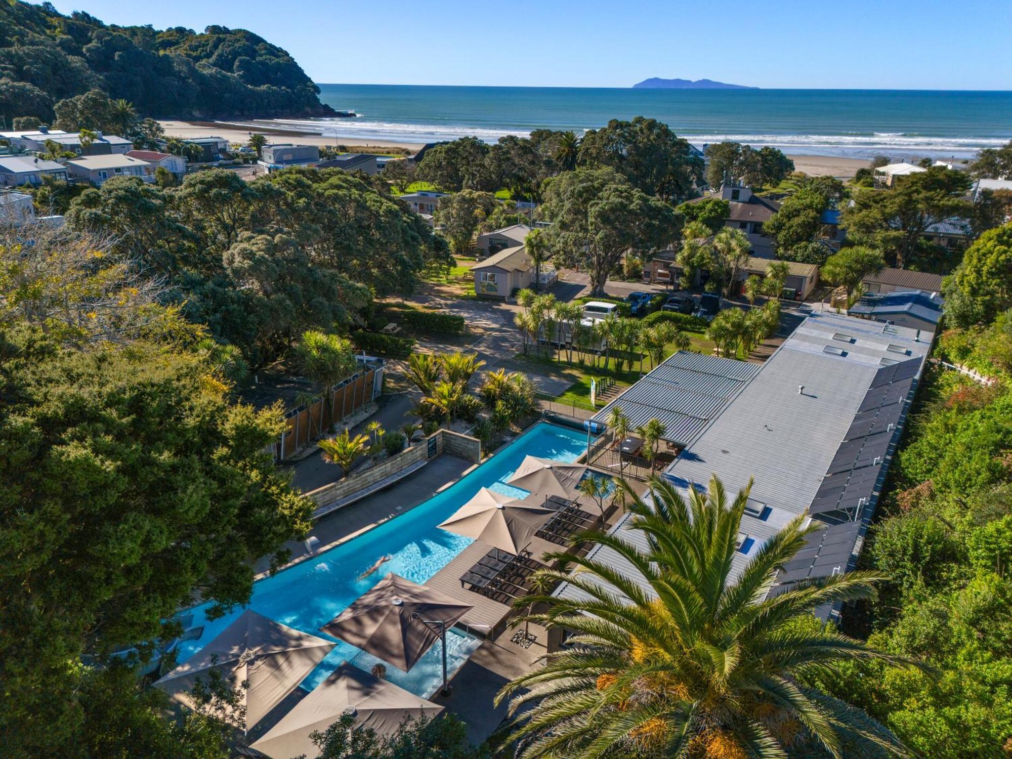 Tasman Holiday Parks - Waihi Beach Esterno foto Aerial view of the hotel