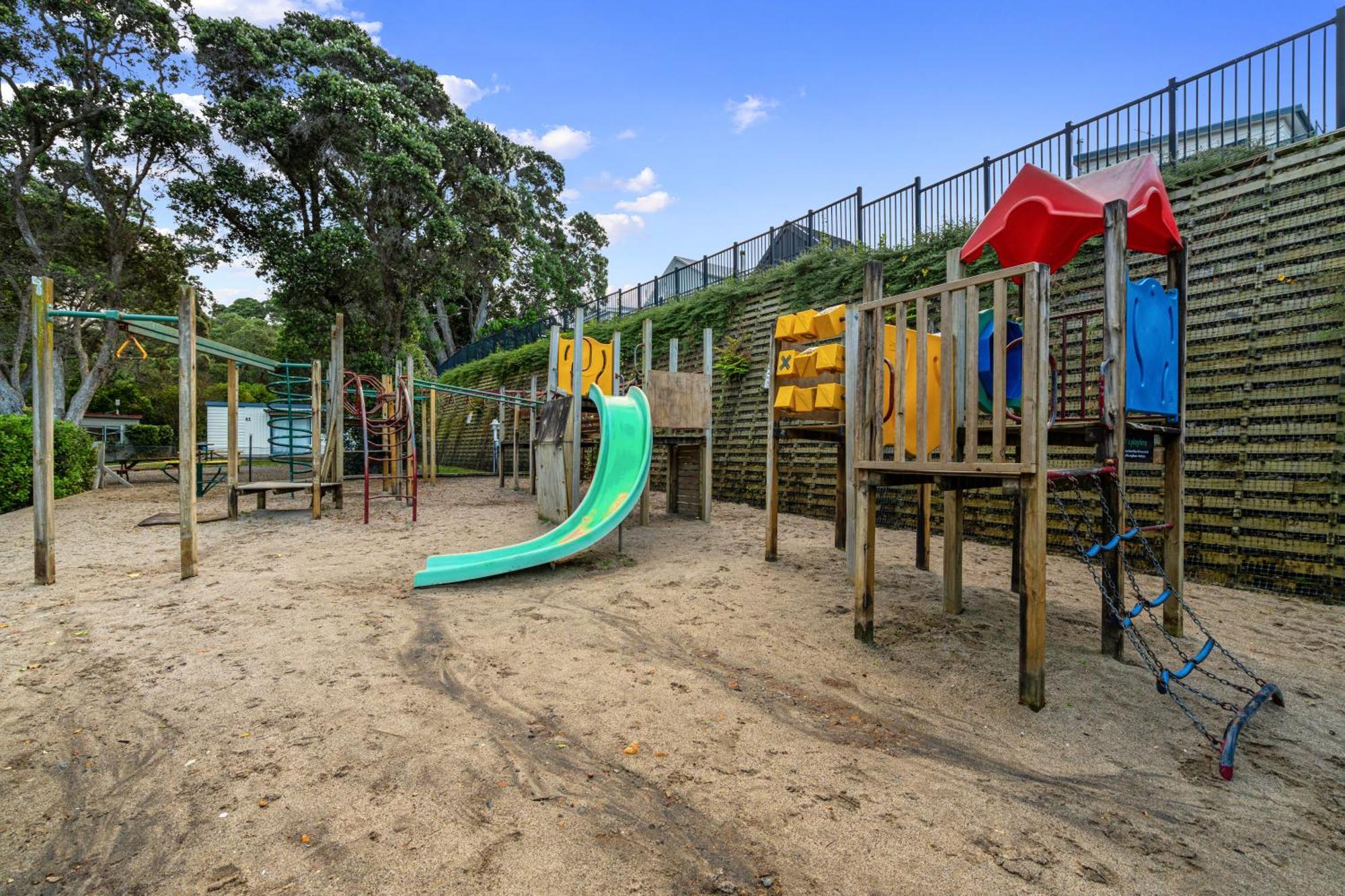 Tasman Holiday Parks - Waihi Beach Esterno foto Playground at the park