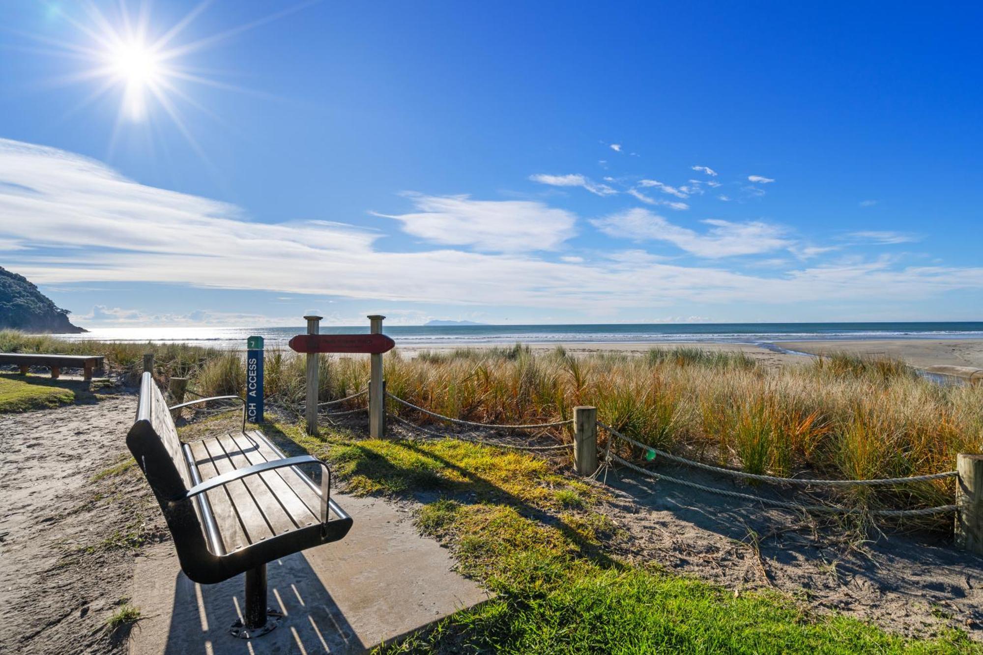 Tasman Holiday Parks - Waihi Beach Esterno foto The beach at the end of the boardwalk