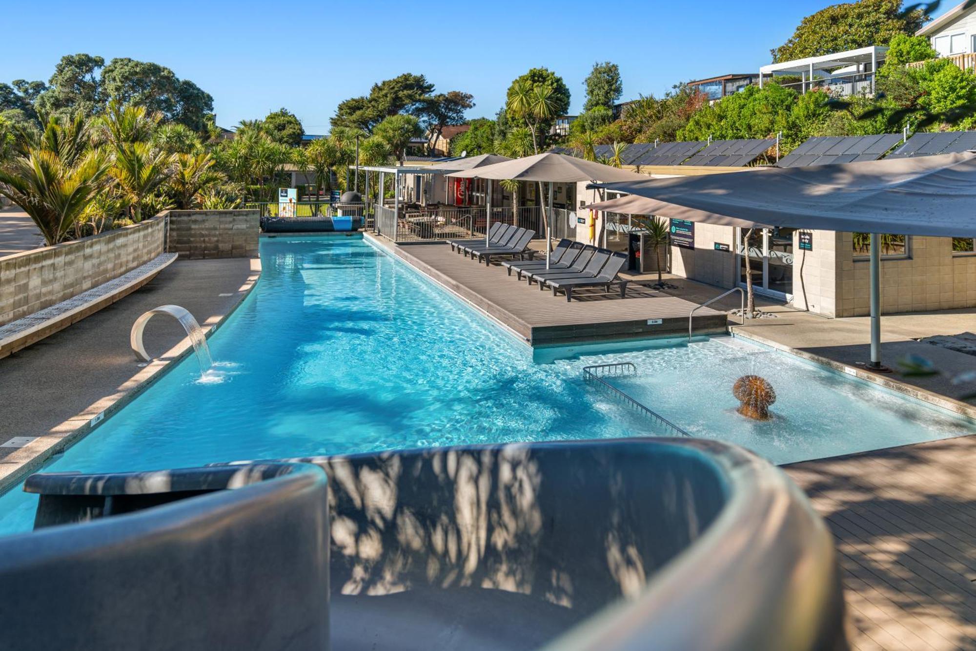 Tasman Holiday Parks - Waihi Beach Esterno foto The pool at the Bay of Many Coves