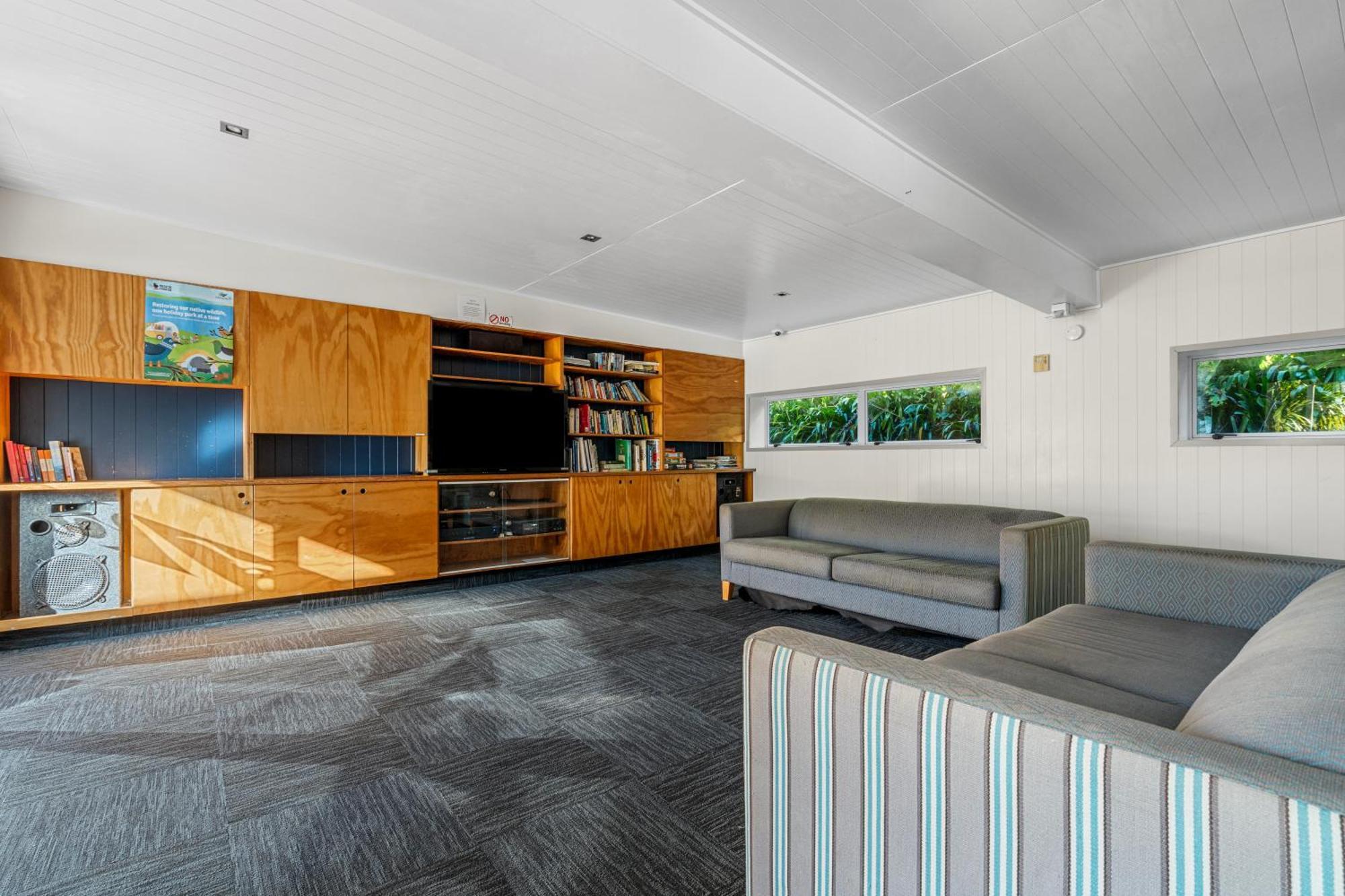 Tasman Holiday Parks - Waihi Beach Esterno foto Interior of the house