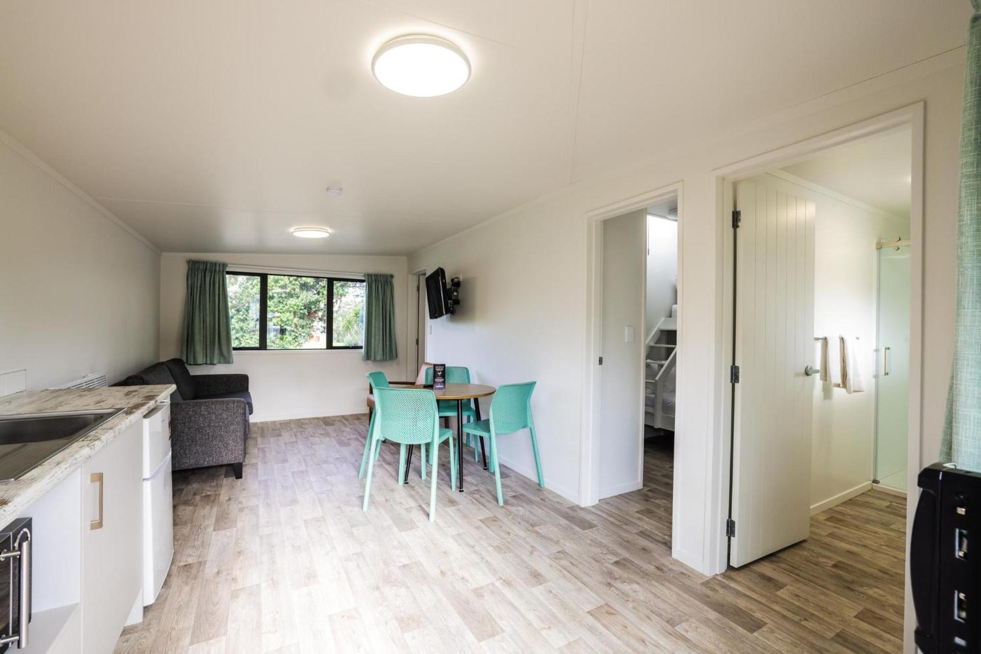 Tasman Holiday Parks - Waihi Beach Esterno foto A typical one-bedroom apartment at the park