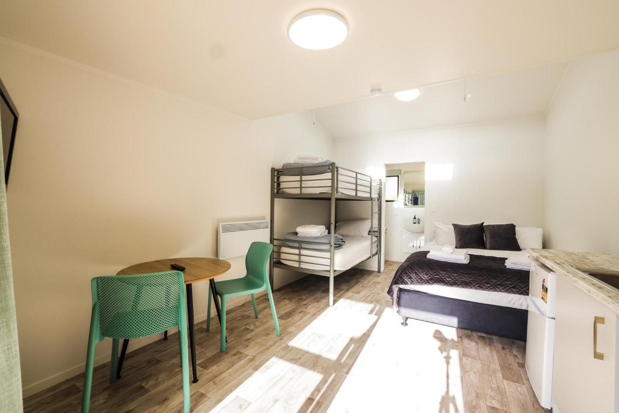 Tasman Holiday Parks - Waihi Beach Esterno foto A typical studio apartment