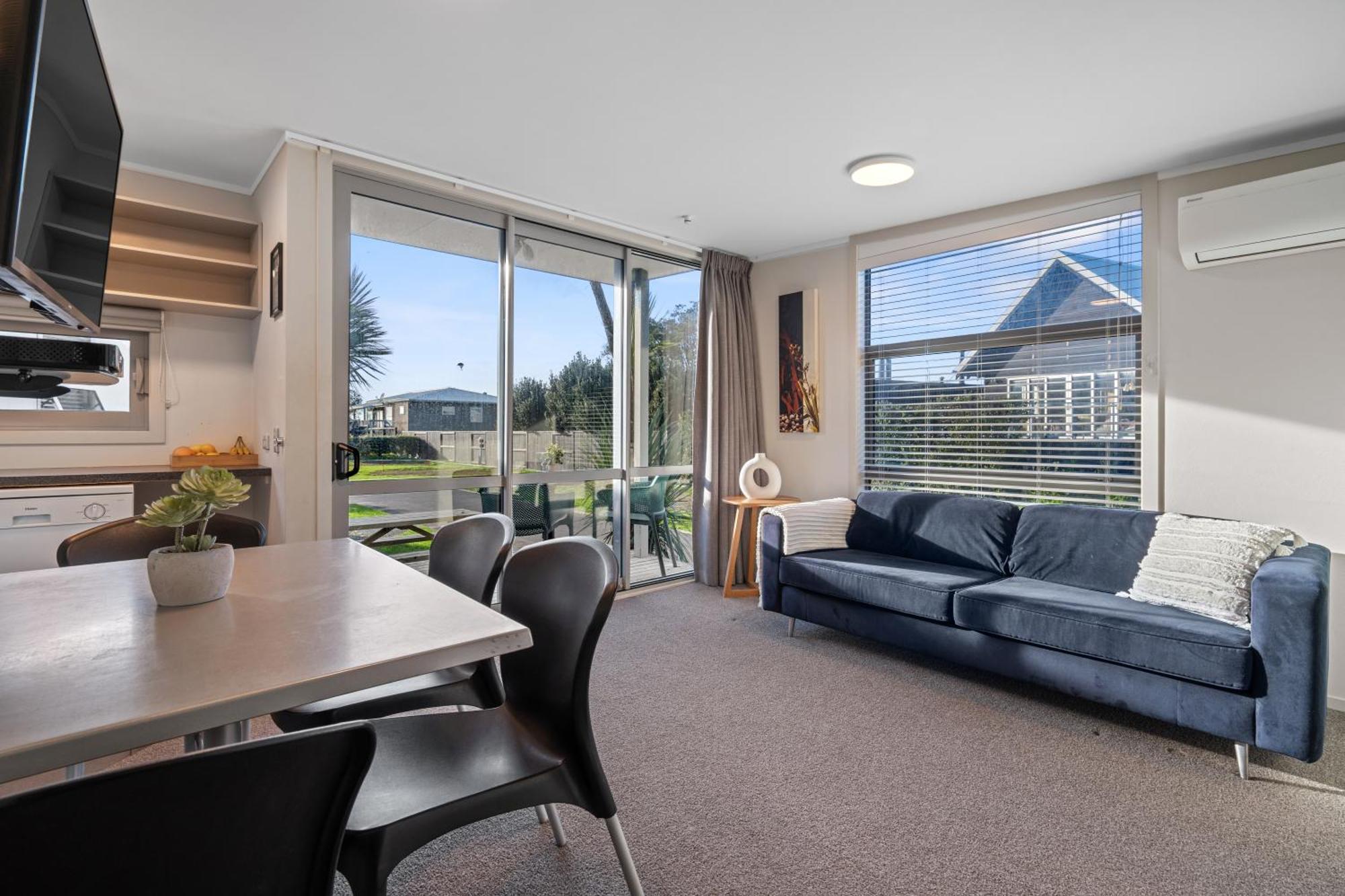 Tasman Holiday Parks - Waihi Beach Esterno foto A typical apartment at the Village