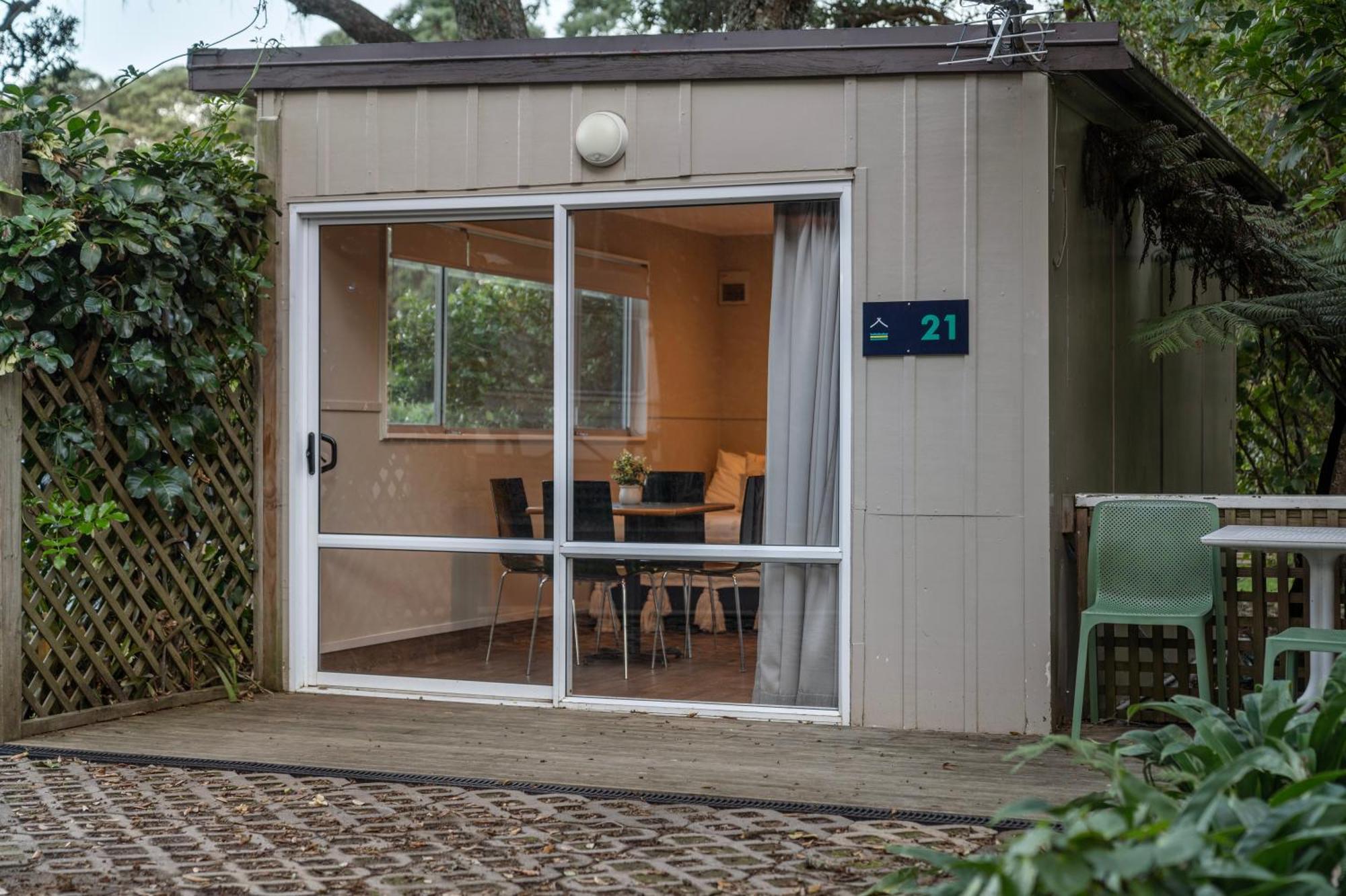 Tasman Holiday Parks - Waihi Beach Esterno foto A garden room in Auckland, New Zealand